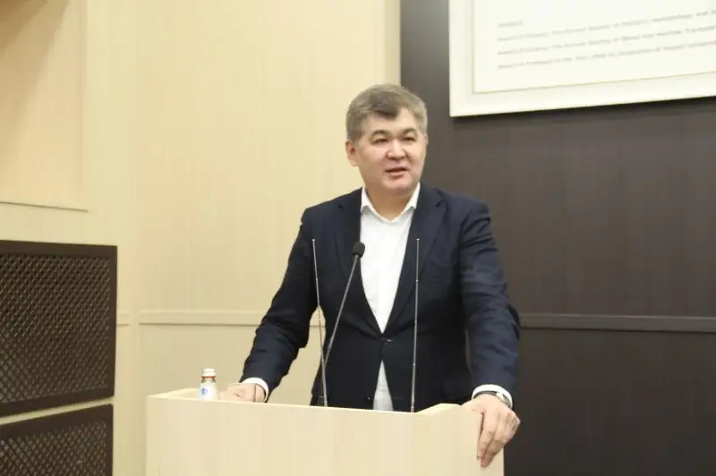Eljan Birtanov bolashaq dárigerlermen kezdesti
