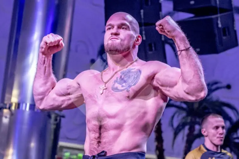 Қазақстандық Артем Резников танымал шешен спортшысын жеңді