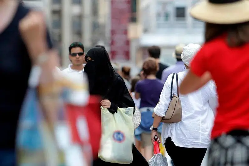 Nıderlandyda paranja kııýge tyıym salyndy