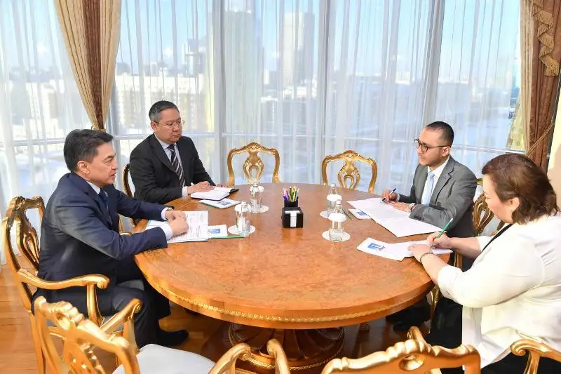 Senat tóraǵasynyń orynbasary Asqar Shákirov PRI ókildiginiń aımaqtyq dırektorymen kezdesti