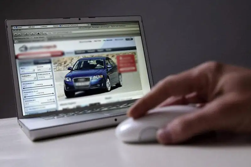 Internet arqyly kólik almaq bolǵan petropavldyq aqshasynan aıyryldy