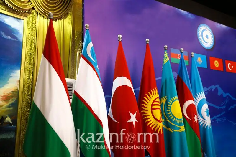 Túrki memleketteriniń álemdik tártipte laıyqty ornyn alýǵa tolyq múmkindigi bar - Aıbolat Dálelhan