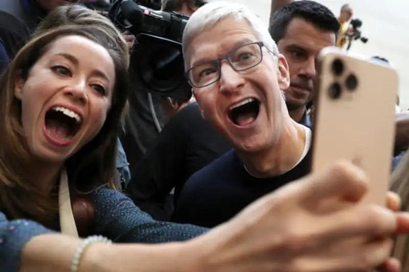 Jańa iPhone shyqqan soń Apple-dyń naryqtaǵy quny taǵy da 1 trln dollardan asty