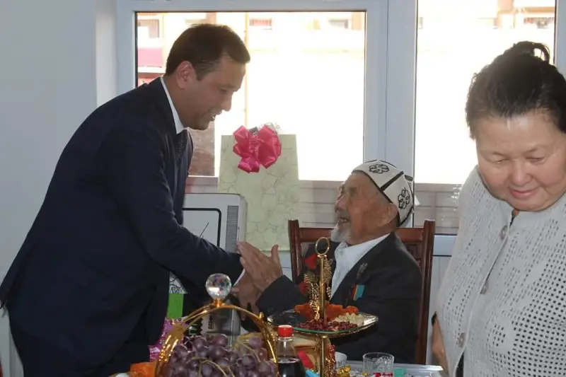 Túrkistan oblysynda 99 jastaǵy soǵys ardagerine páter kilti tabystaldy