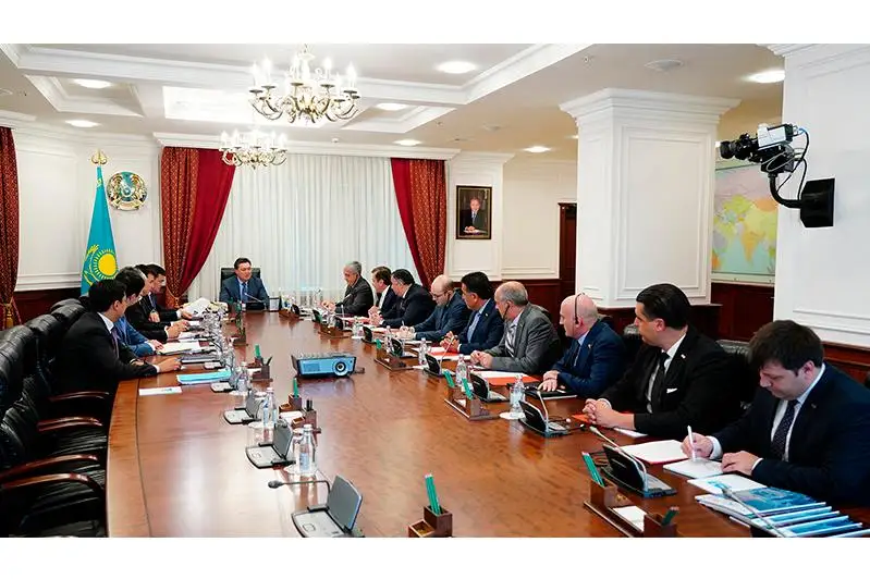 Asqar Mamın túrkııalyq bıznesmendermen kezdesti