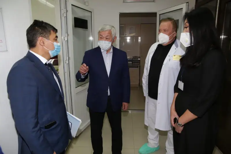 Berdibek Saparbaev tumaýǵa qarsy vaktsına saldyrdy