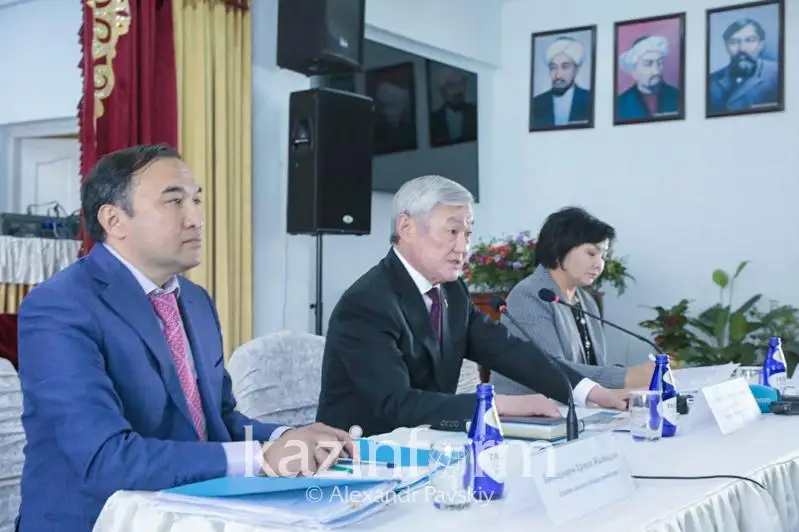 Muǵalimderdi «Bolashaq» baǵdarlamasymen oqytý kerek - Berdibek Saparbaev