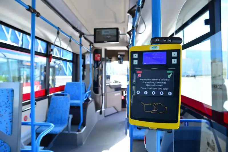 Elorda oqýshylary avtobýsta tegin júretin kólik kartasyn qalaı alady