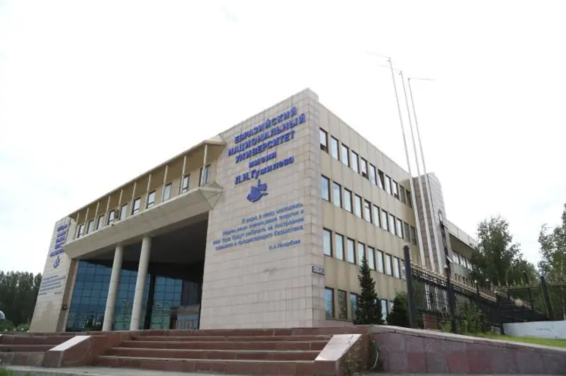 EUÝ stýdentteri birinshi bolyp joǵary shákirtaqy aldy