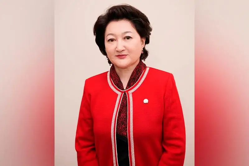 Aqtoty Raıymqulova mədenıet jáne óner qyzmetkerlerin kásibı merekemen quttyqtady