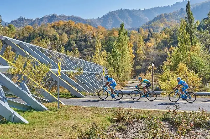 Tour of Almaty-2019 kórermenderin avtobýs tegin tasymaldaıdy