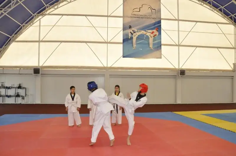 Báıdibekte kópsalaly sport kesheni paıdalanýǵa berildi