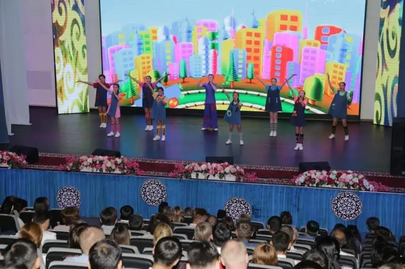 Qaraǵandydaǵy Dostyq úıinde Konstıtýtsııa kúni atalyp ótti