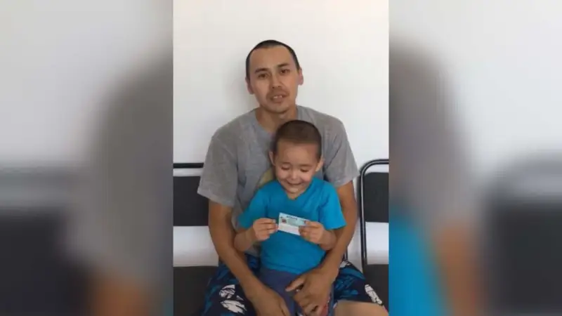Atyraýda polıtseı adasqan balany ata-anasymen tabystyrdy