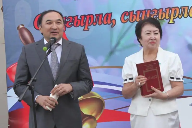 Babaqumarov belgili tulǵalar oqyǵan mektepti 95 jyldyǵymen quttyqtady