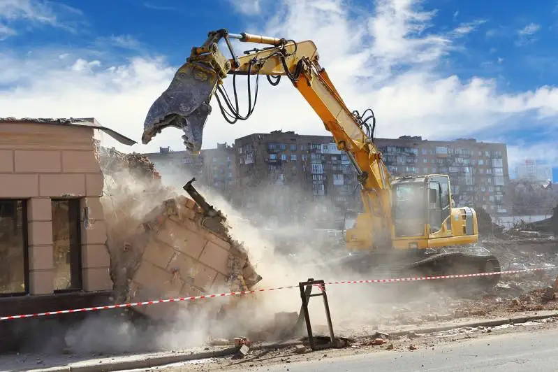 Елордада құрылысы 10 жылға созылған тұрғын үй сүріледі