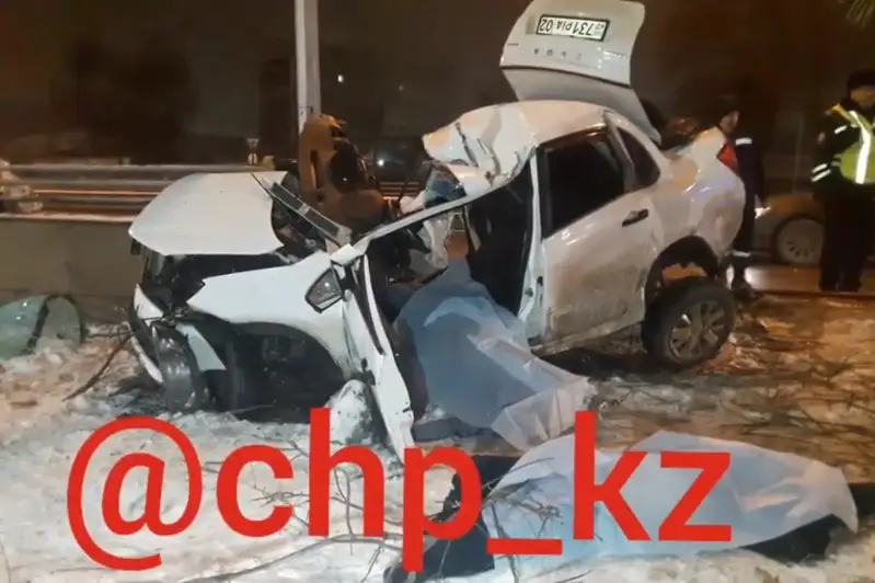 Almatyda  jol apatynan eki adam qaza tapty