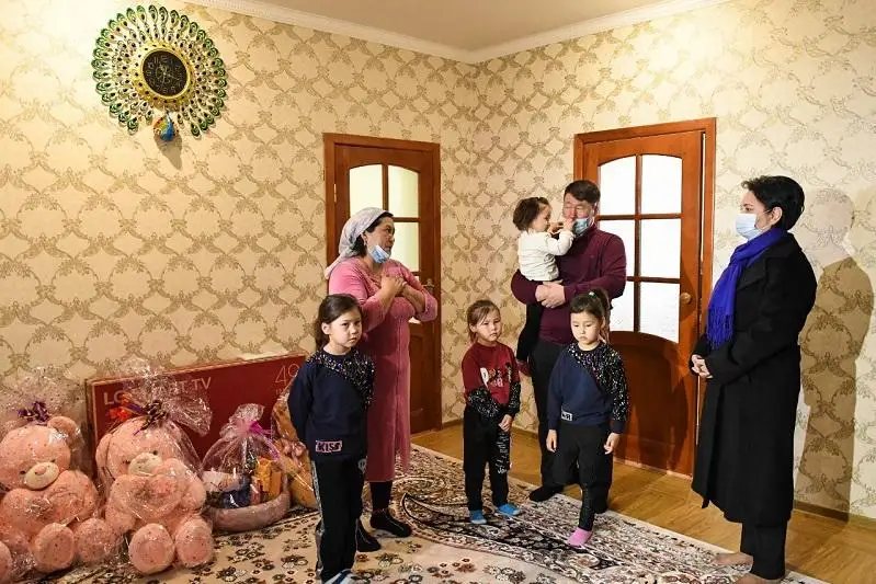 Qyzylordada úıi órtenip, nárestesi kóz jumǵan otbasyna úı berildi
