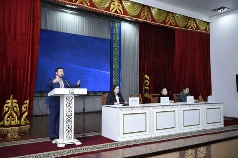 Shymkentte bilim salasyndaǵy sybaılas jemqorlyqtyń aldyn alý máselesi talqylandy