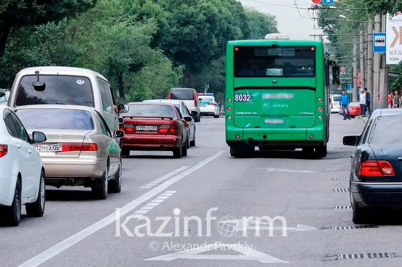 Avtobýs jolaǵymen júrgen júrgizýshilerge jarty mlrd teńge aıyppul salyndy