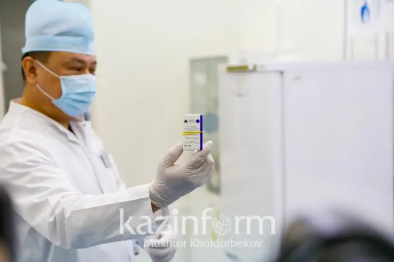 Almatyda 1 315 medıtsına qyzmetkeri koronavırýs vaktsınasyn saldyrdy