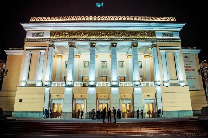 Abaı atyndaǵy opera jáne balet teatry bıylǵy josparymen bólisti