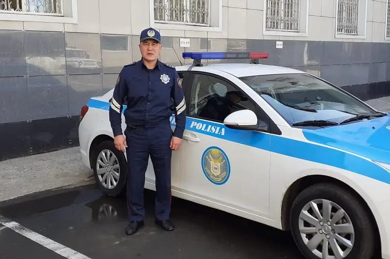 Өзін өртеп жібермек болған адамды құтқарған тәртіп сақшысы: Бізге психолог та бола білу керек