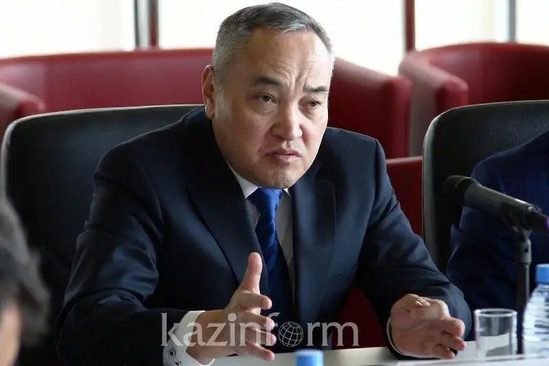 Darhan Myńbaı: Salalyq jýrnalıstıkanyń tynysyn ashý kerek