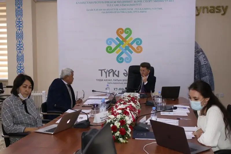 Ortaq túrki álipbıiniń máseleleri talqylandy