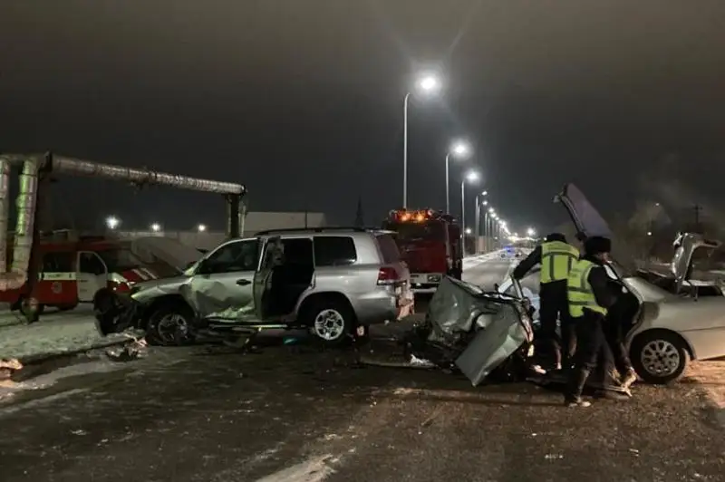 Jezqazǵanda salonǵa qystyrylyp qalǵan júrgizýshi qutqaryldy