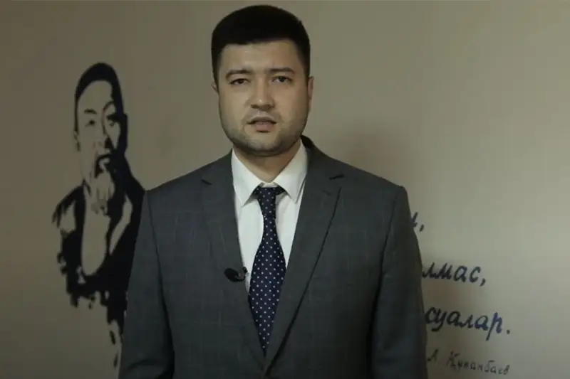 Abaı óleńderin oqý estafetasyn Memlekettik qyzmet isteri agenttiginiń qyzmetkerleri qoldady
