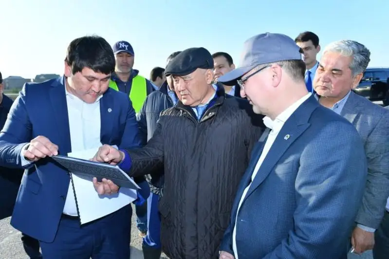 Ómirzaq Shókeev Túrkistandaǵy turǵyn úılerdiń qurylysymen tanysty
