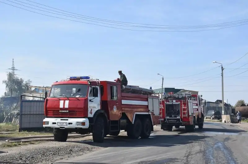 Petropavlda eki qabatty turǵyn úı qora-qopsy, monshasymen janyp ketti