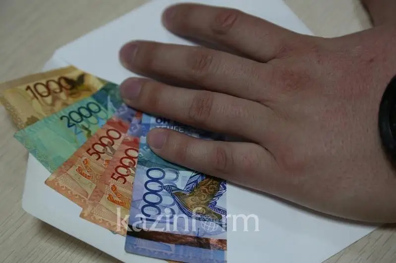 Pavlodarlyq sheneýnik 14 mln teńge jymqyrdy degen kúdikke ilindi