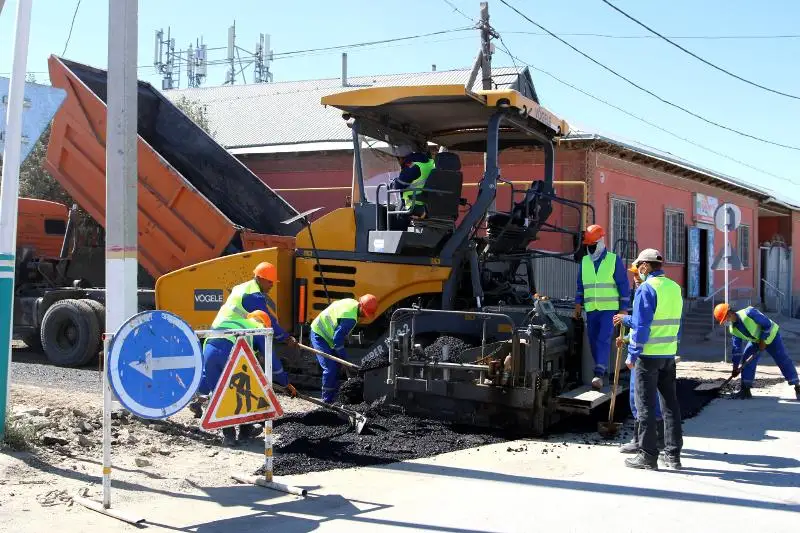 Qyzylordanyń shet aımaǵy men aýyldyq okrýgterde 260 kóshe jóndelýde