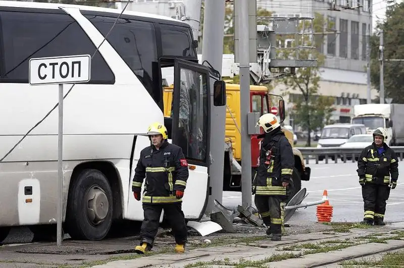 Máskeýde týrıster mingen avtobýs apatqa ushyrap, 29 adam zardap shekti