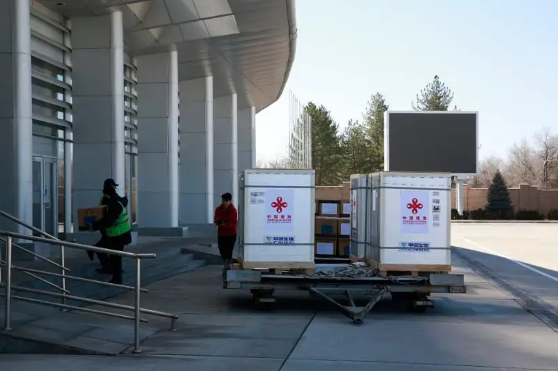 Qyrǵyzstanǵa 150 myń doza Qytaıdyń koronavırýs vaktsınasy jetkizildi