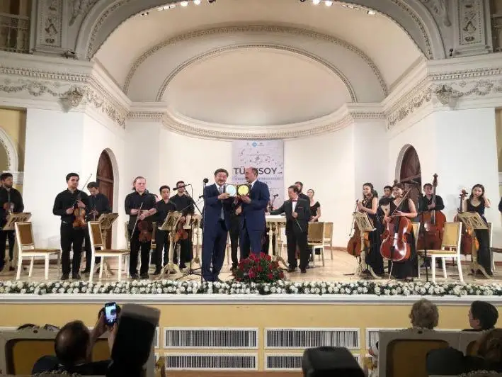 TÚRKSOI Jastar kameralyq orkestri Bakýde óner kórsetti