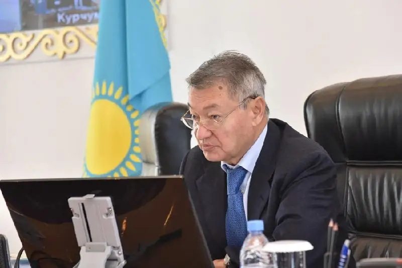 Danıal Ahmetov qudyqqa qulap kóz jumǵan balanyń otbasyna kóńil aıtty