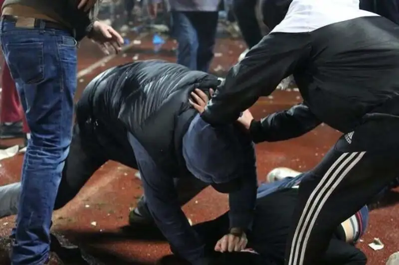 Oralda bazarda 2 júk tıeýshi tóbelesip, bireýi jansaqtaý bólimine tústi