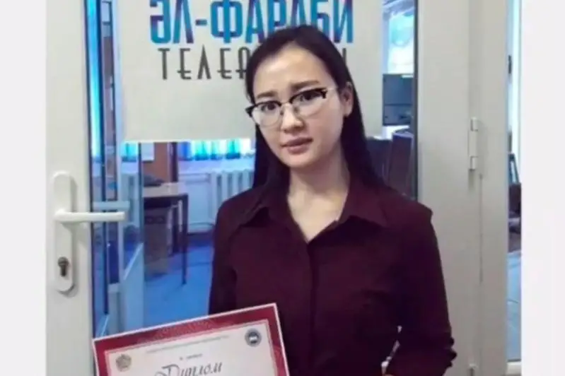Almatyda jas tilshiler baıqaýy máresine jetti