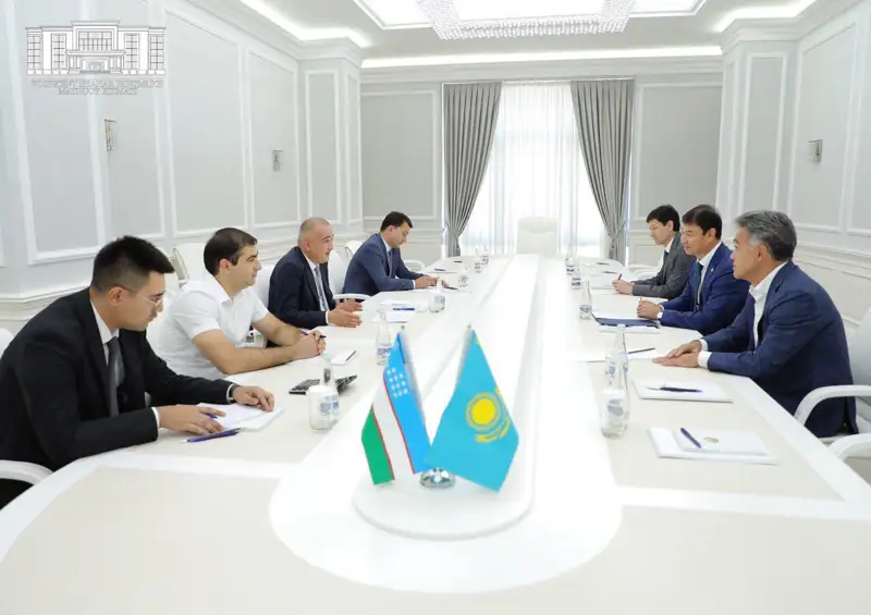 Qazaqstan elshisi Tashkent hokımimen kezdesti