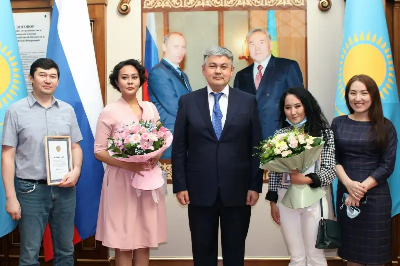 Qazaqstannyń Reseıdegi elshisi «QazAqparat» tilshisin marapattady