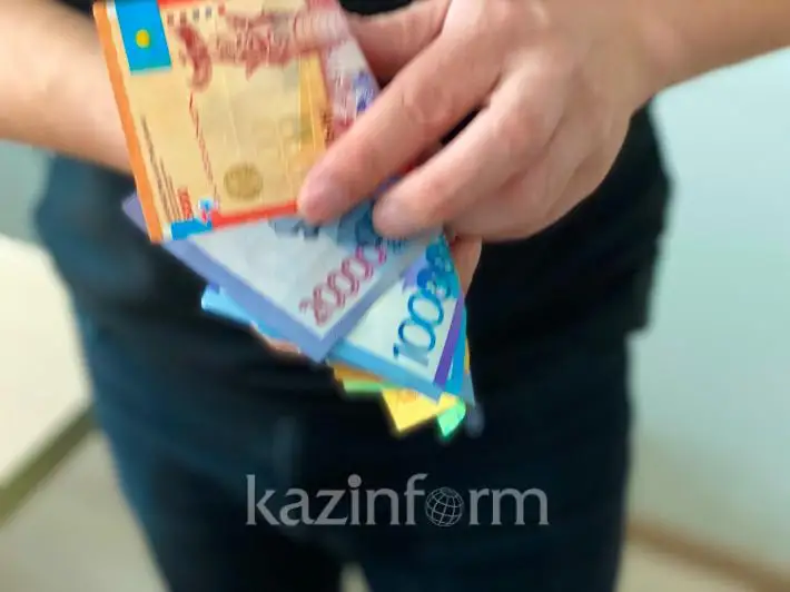BQO-da sharýa qojalyqtary basshylarynan para alǵan sheneýnik sottaldy