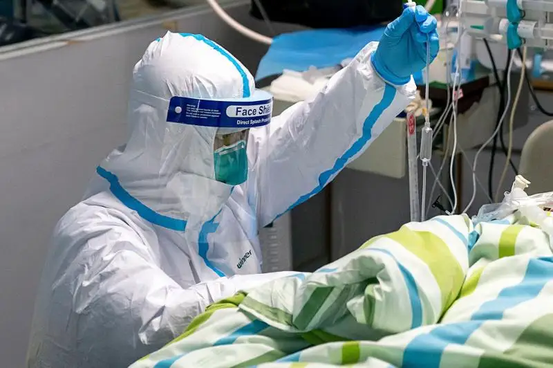 Almatyda  Shekara qyzmeti akademııasynyń  54 kýrsanty kornovırýstan em qabyldaýda