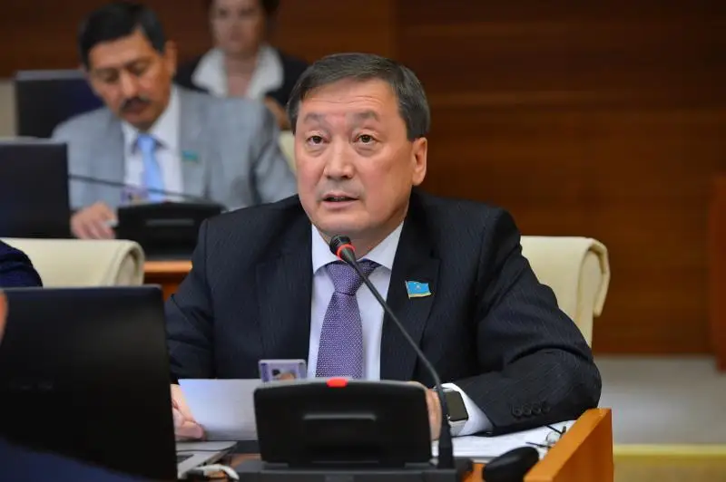 Saparhan Omarov Qazaqstan bıyl qansha tonna astyq pen undy eksporttaıtynyn atady