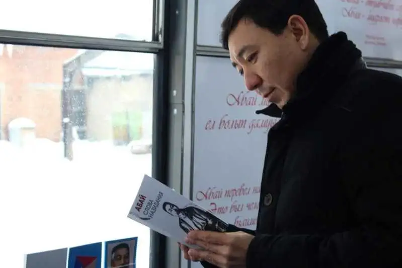 Óskemende «Bizdiń Abaı» ádebı tramvaıy jolǵa shyqty