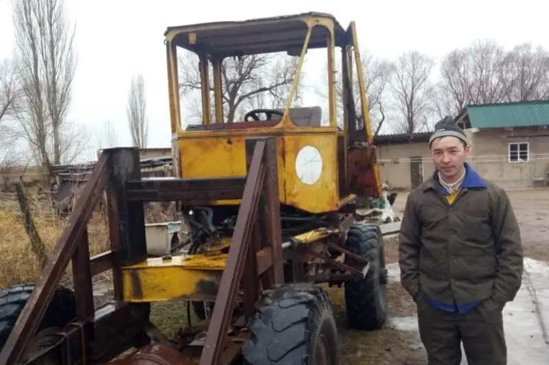 Jambyldyq ónertapqysh ózin-ózi jóndeıtin traktor qurastyryp shyǵardy