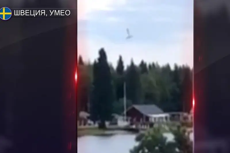 Shvetsııadaǵy áýe apaty: 8 parashıýtıst pen ushqyshtyń qulaǵan sáti jelide jarııalandy