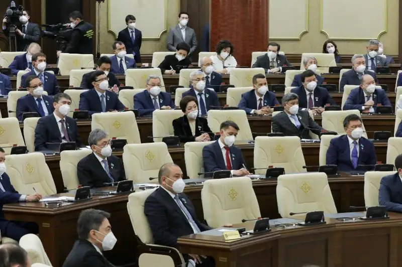Depýtattyq korpýs ózine júktelgen mindetterdi abyroımen atqarady dep senemin - Prezıdent